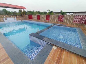 Piscine extérieure