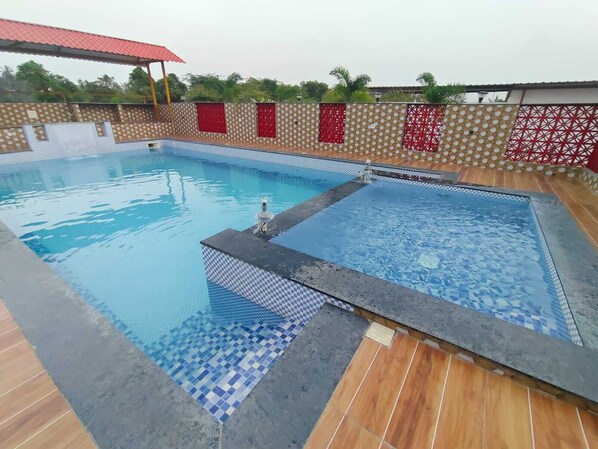 Outdoor pool - HOTEL SONIA MAHI INN (Nagercoil)