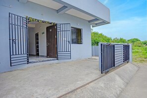 Reception - Deluxe V7 Inn Service Apartment (Hingna)