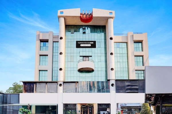 Deluxe Viman Nagar Downtown Cilantro - Pune