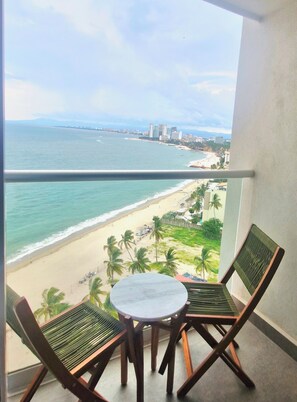 Property grounds - Beutiful beachfront apt w/pools/jacuzzi/gym (Puerto Vallarta)