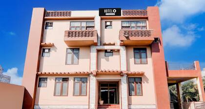 Super Deluxe Room Sharda Nagar Lucknow