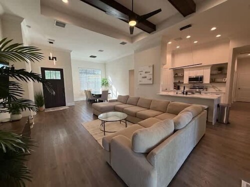 6 bed room, 3 bathroom, Villa in Lithia