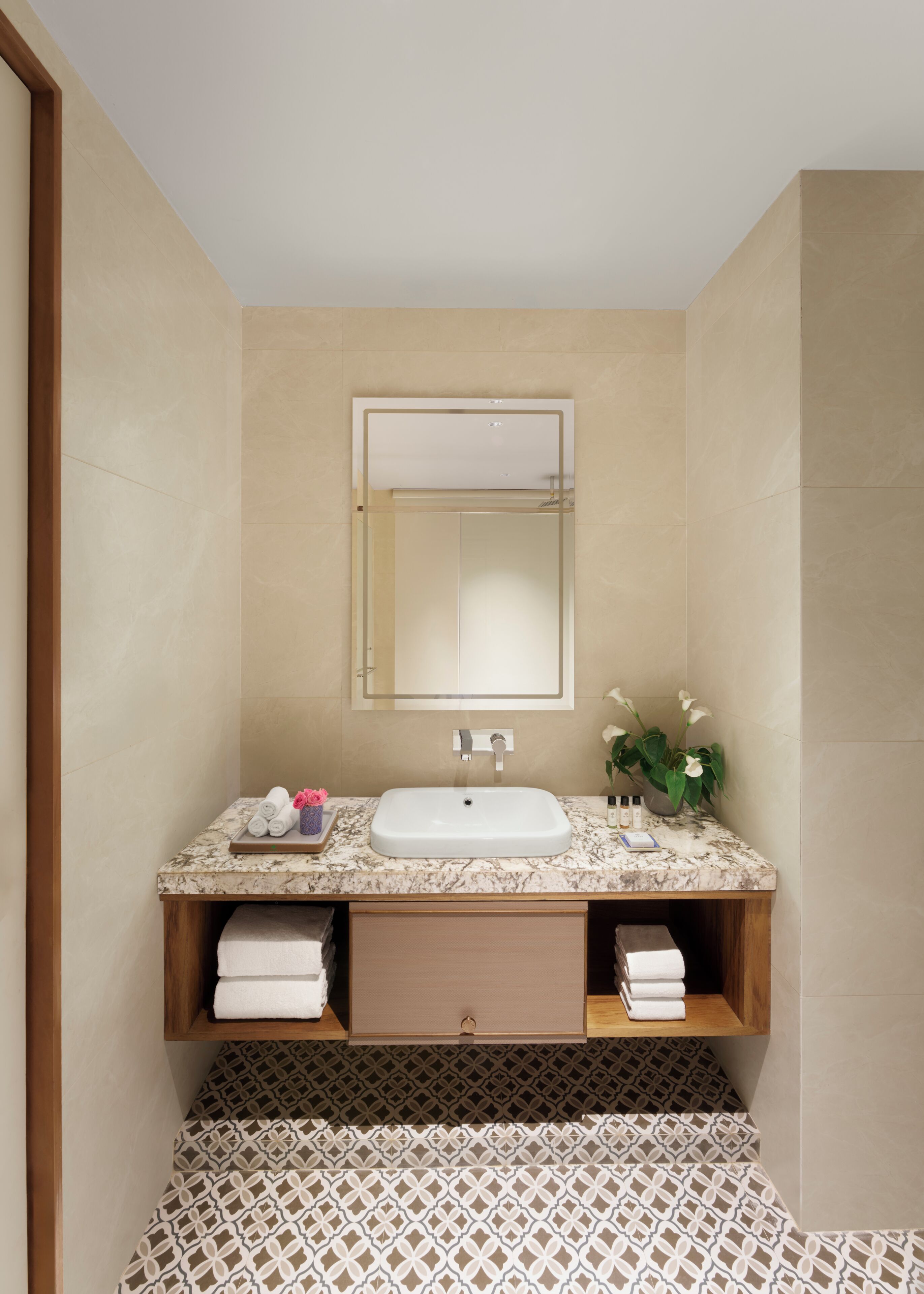 Deluxe Room | Bathroom | Free toiletries, hair dryer, slippers, soap