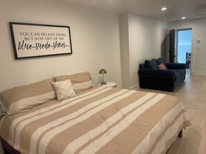 5 slaapkamers, een strijkplank/strijkijzer, wifi, beddengoed