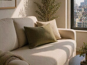 Classic Room | Living area - The Bellview Hotel (Toronto)