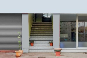 บ้านพัก | ฝ่ายต้อนรับ