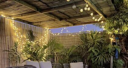 Private Pool Studio with Cabana, Quiet Rockingham Retreat for Couples