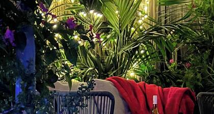 Private Pool Studio with Cabana, Quiet Rockingham Retreat for Couples