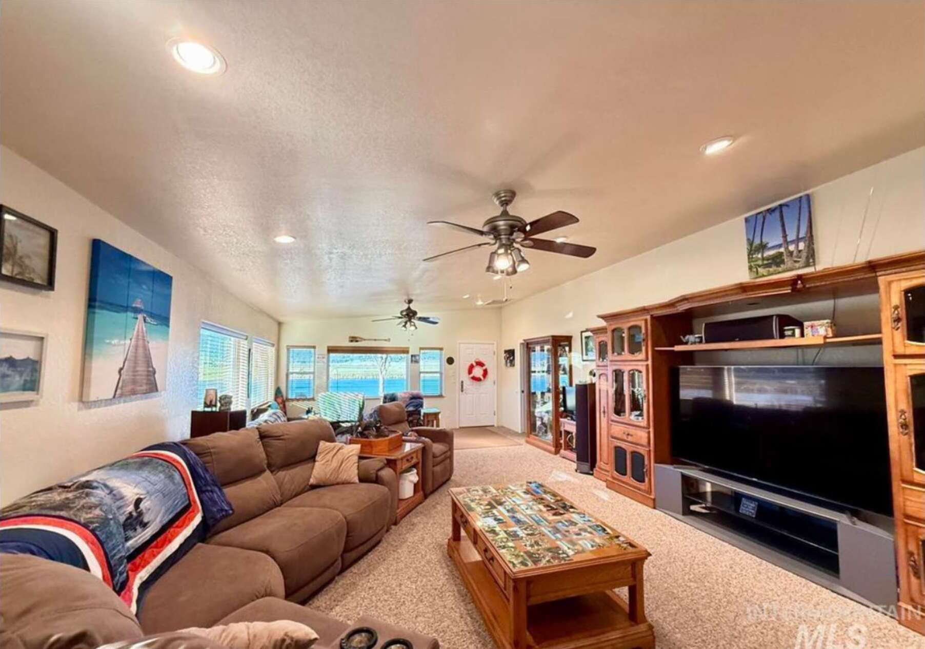 TV, fireplace, offices