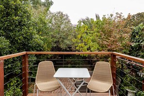 Outdoor dining - Charming Edwardian Cottage Prime Hawthorn Location (Hawthorn East)