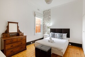 2 bedrooms, desk, iron/ironing board, WiFi - Charming Edwardian Cottage Prime Hawthorn Location (Hawthorn East)