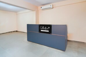 House | Reception - Super Collection O Electronic City (Anekal)