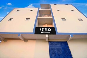 Exterior detail - Super Hotel O SGT University Road (Gurugram)