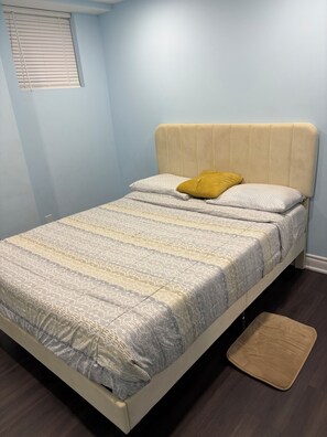 Room - Home 2 Home (Whitby)