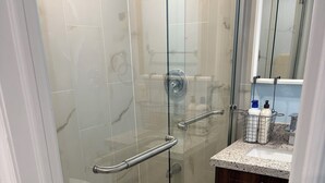 تجهيزات دش، مجففات شعر، مناشف، صابون