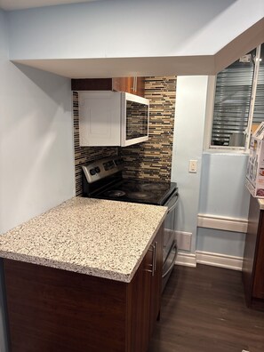 Private kitchen - Home 2 Home (Whitby)