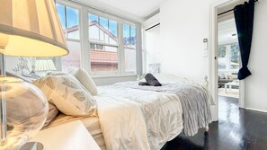 5 bedrooms, desk, free WiFi, bed sheets - Stunning Heritage House - Chatswood Mall & Station (Chatswood)