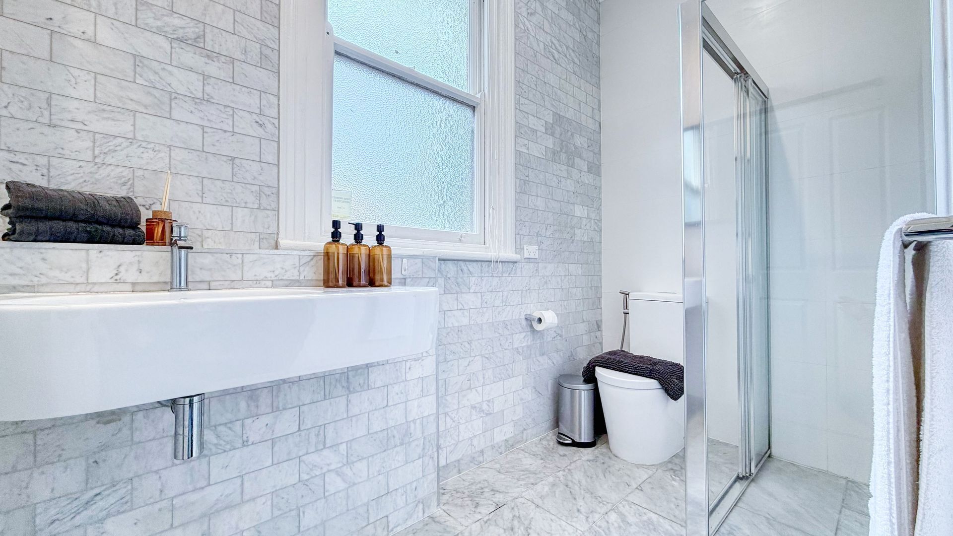 Shower, hair dryer, towels