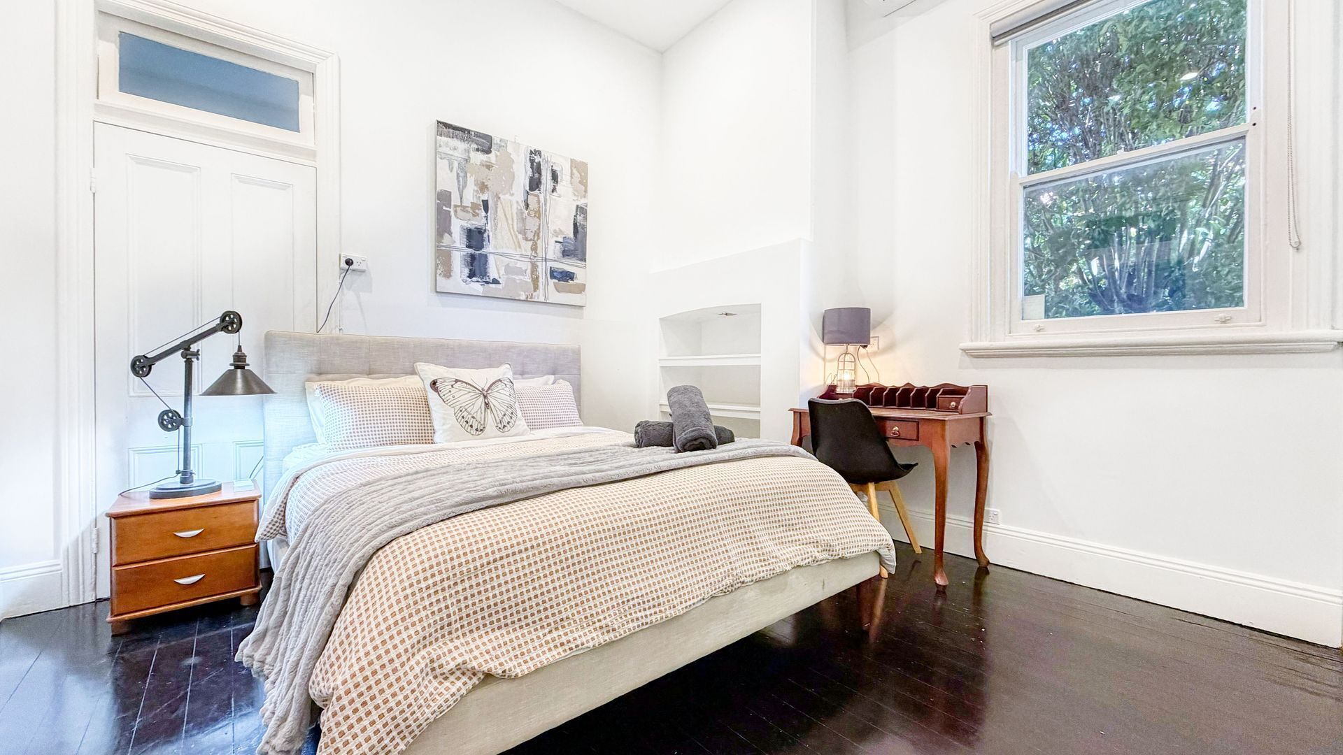 5 bedrooms, desk, free WiFi, bed sheets