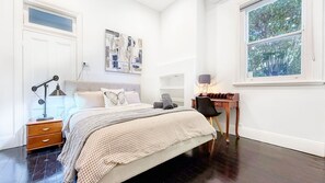 5 bedrooms, desk, free WiFi, bed sheets