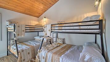 3 bedrooms, iron/ironing board, WiFi, bed sheets