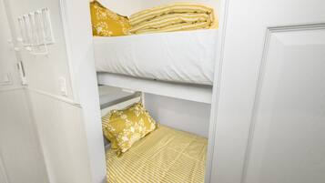 3 slaapkamers, reisbedje, wifi, beddengoed