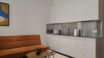 Design-studio, kaupunkinäköala | Yksityinen keittiö | Mikroaaltouuni, liesi, keittoastiat/astiat/ruokailuvälineet