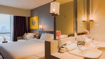 Signature Studio Suite, 1 King Bed | In-room safe, individually decorated, individually furnished, desk