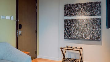 Signature Condo, 1 Bedroom | Living area