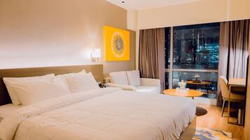 Suite Studio Signature, 1 trÚs grand lit | Coffres-forts dans les chambres, décoration personnalisée