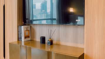 Signature Condo, 1 Bedroom | Television