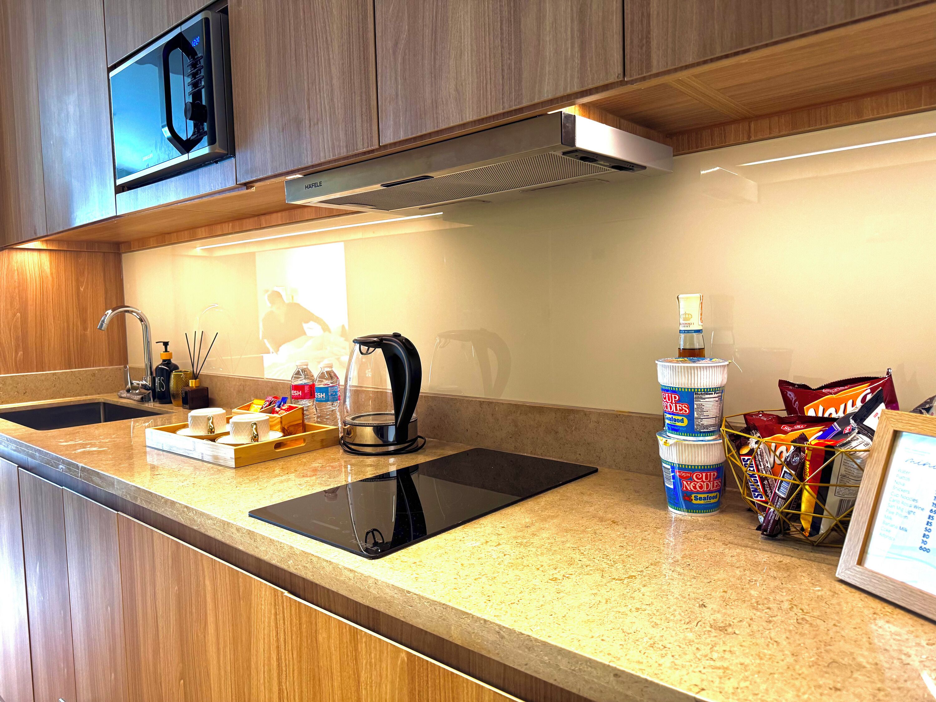 Signature Studio Suite, 2 Double Beds | Private kitchenette | Fridge, microwave, oven, stovetop