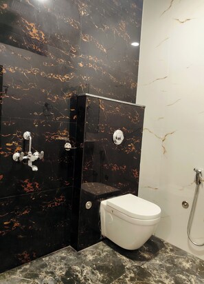 Deluxe Room | Bathroom - Hotel Kashi Bliss (Varanasi)