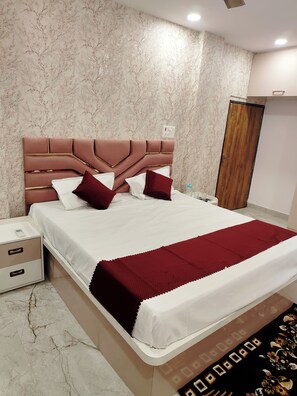 Deluxe Room - Hotel Kashi Bliss (Varanasi)