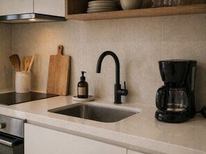 Classic Room | Private kitchen - Rivergate Stays (Toronto)