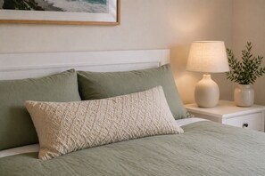 Classic Room - Rivergate Stays (Toronto)