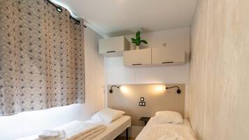 3 bedrooms, bed sheets