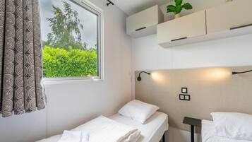 3 bedrooms, bed sheets