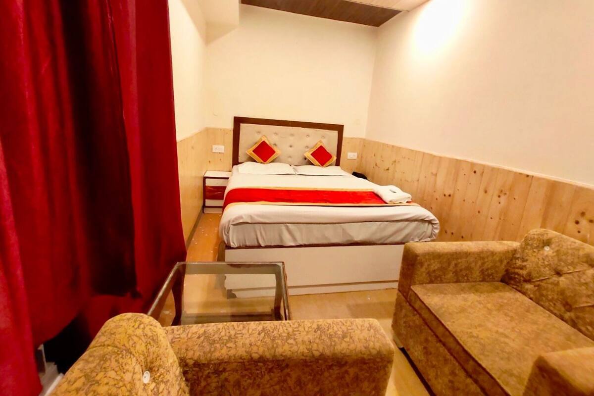 Family Room, City View