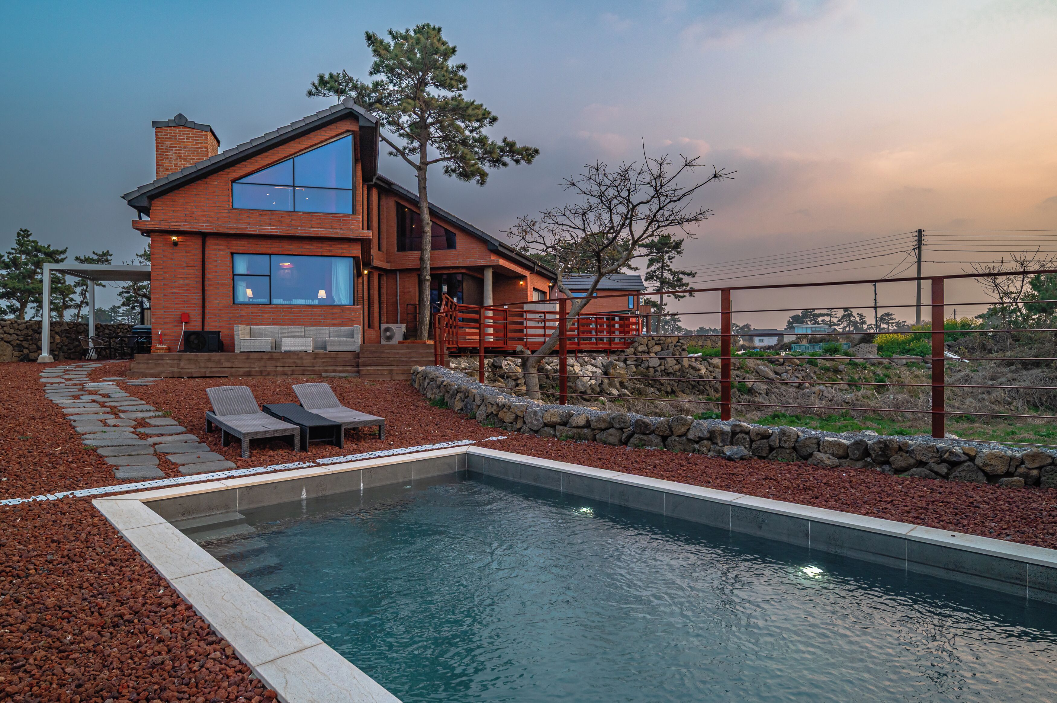 Rumah Premium, kolam renang pribadi, pemandangan laut sebagian | Kolam renang