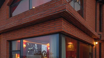 Rumah Premium, kolam renang pribadi, pemandangan laut sebagian | Eksterior