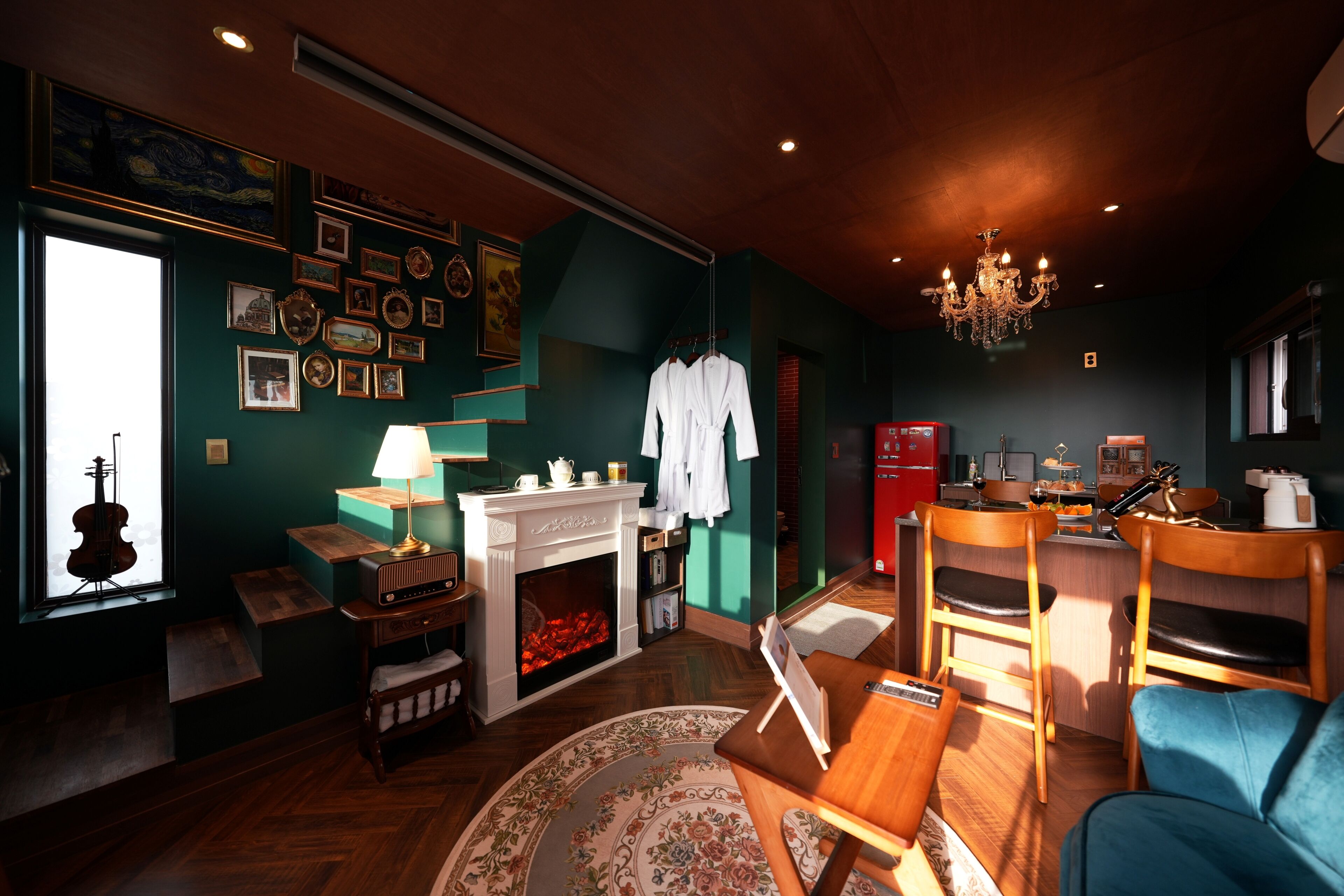 Basic House, Partial Ocean View | Interior