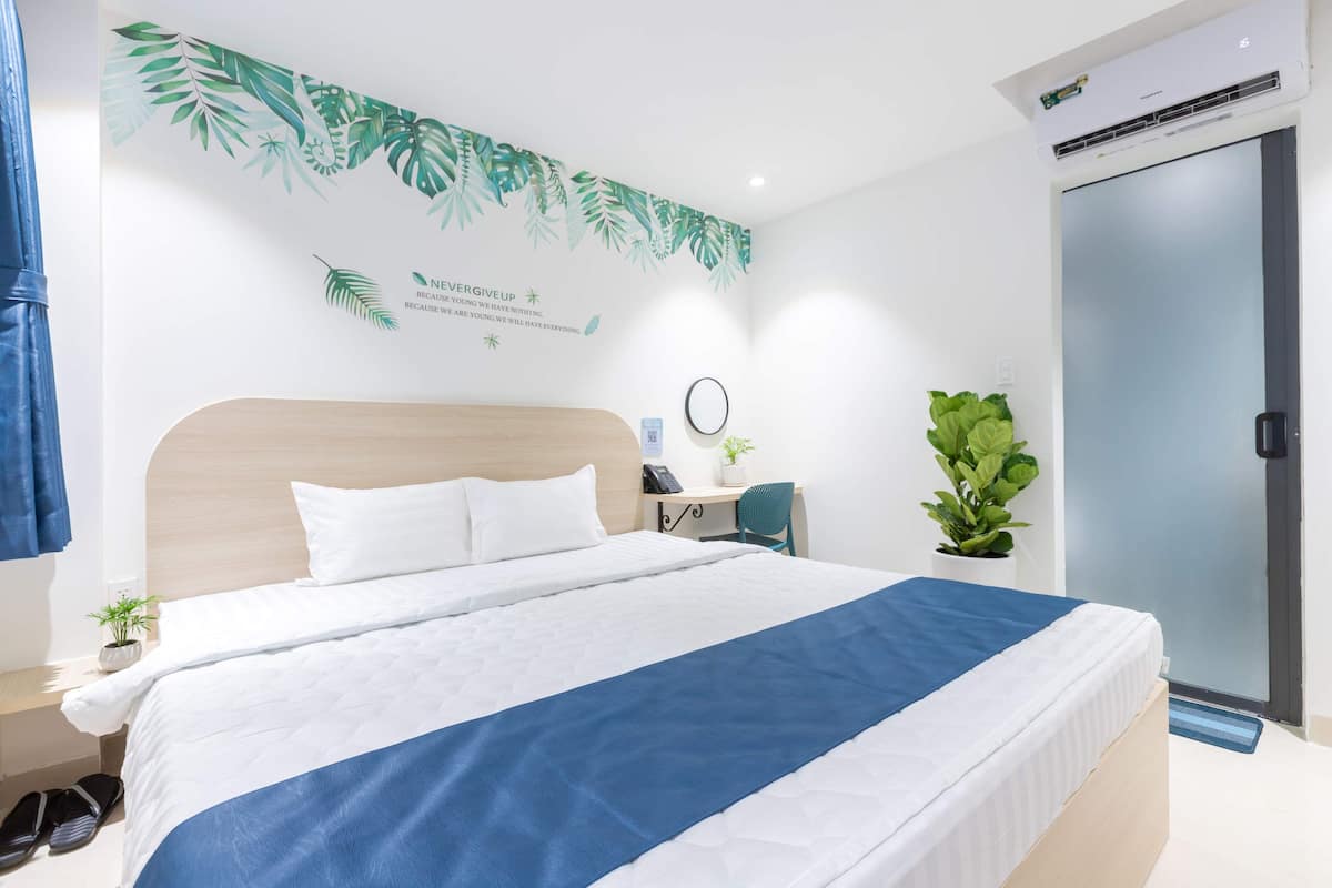 Deluxe Room | Desk, free WiFi