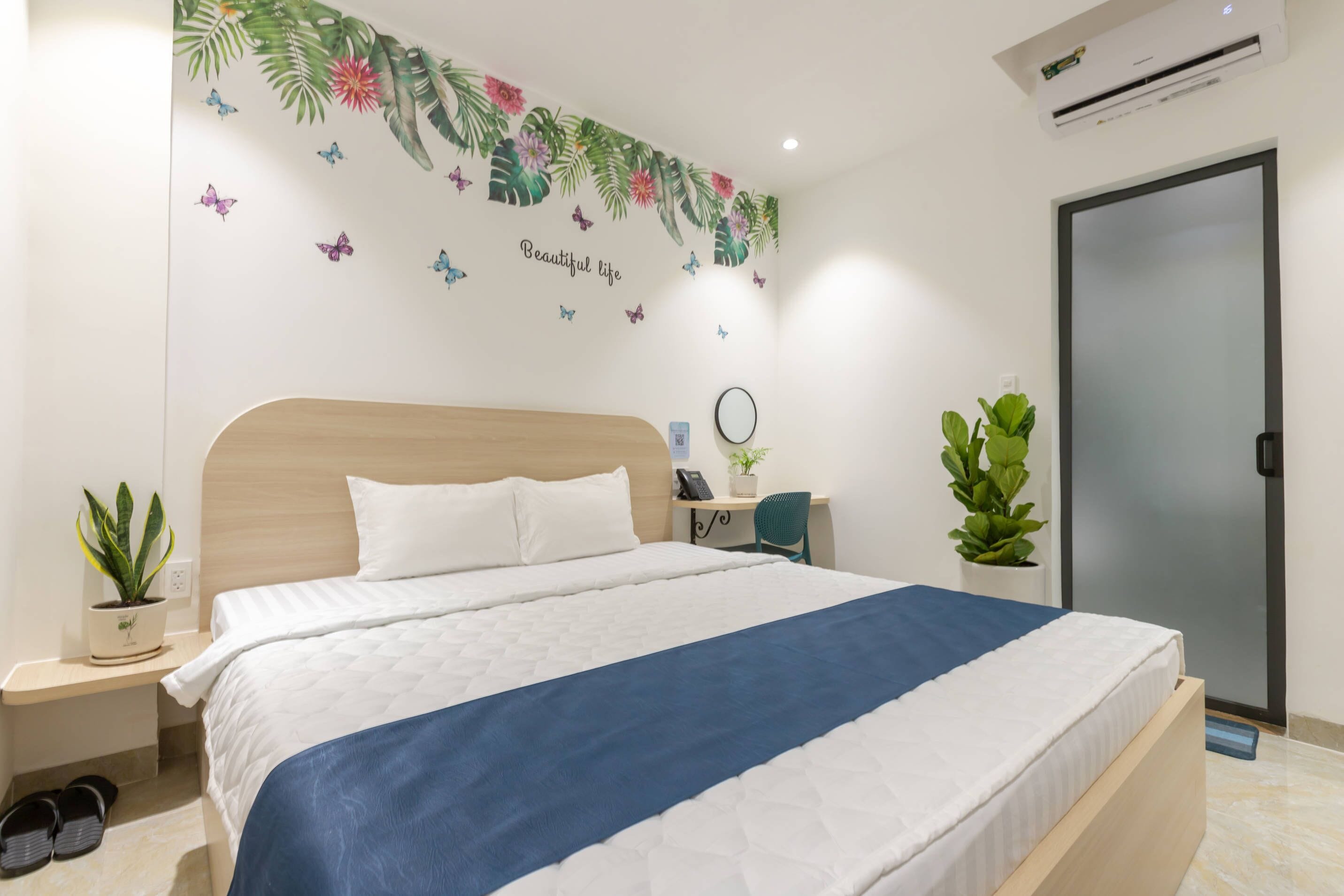 Deluxe Room | Desk, free WiFi