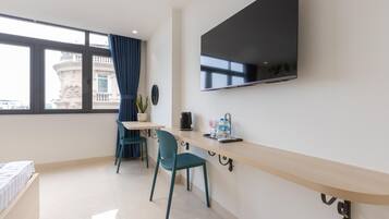 Deluxe Twin Room | Desk, free WiFi