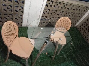 Kamar, 1 kamar tidur, Boleh Merokok, balkon | Tempat makan outdoor