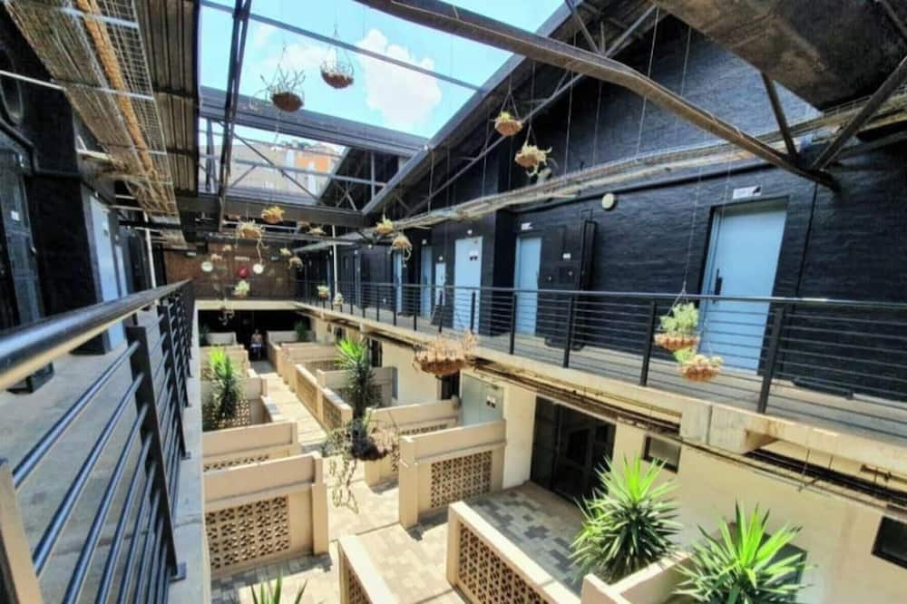 Room-home in Maboneng 364