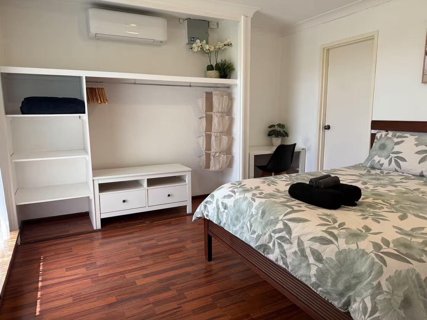 4 slaapkamers, een strijkplank/strijkijzer, wifi, beddengoed