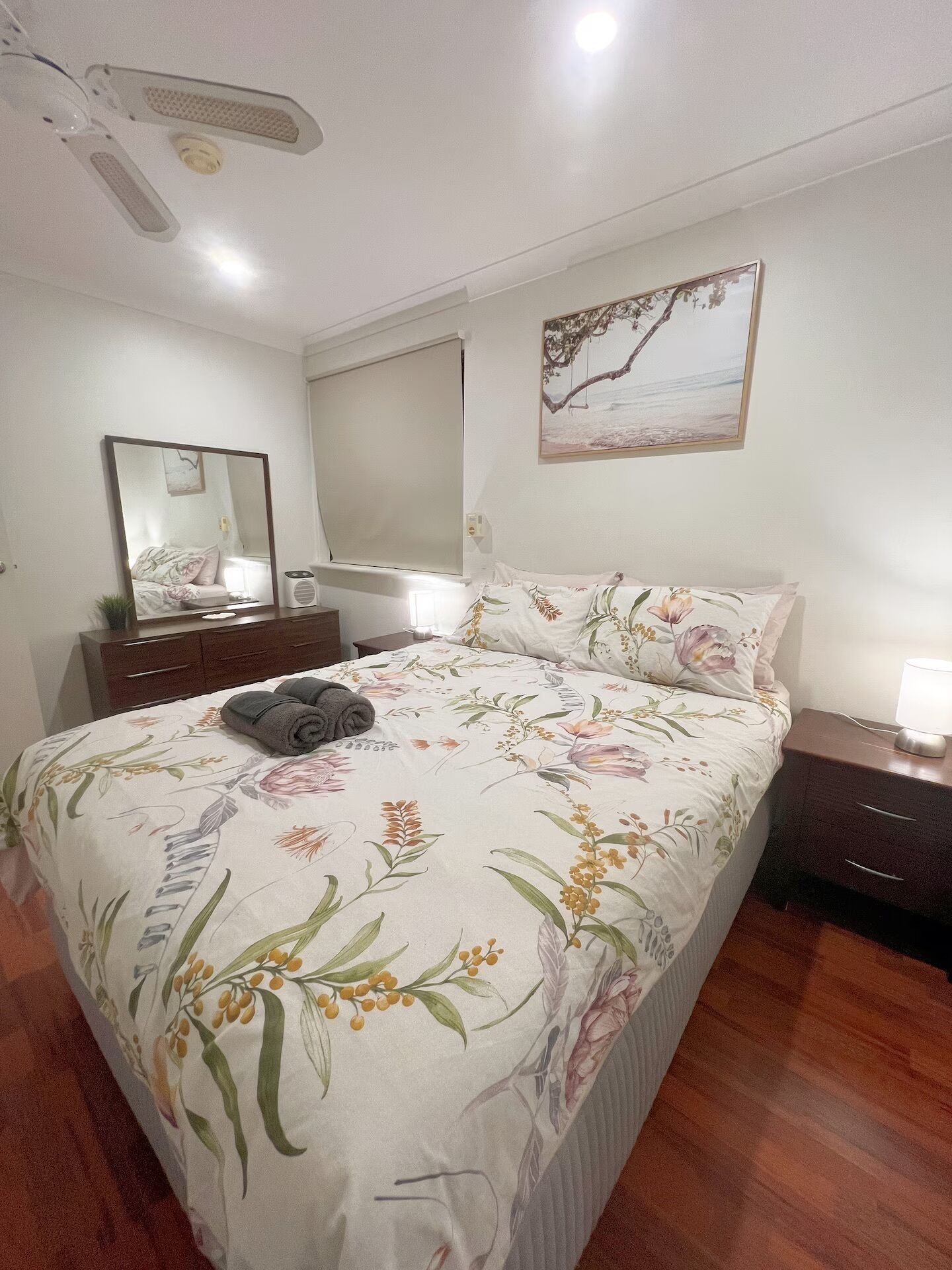 4 bedrooms, iron/ironing board, WiFi, bed sheets